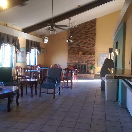 Days Inn & Suites By Wyndham Caseyville Bagian luar foto