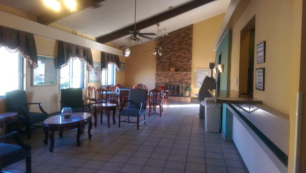 Days Inn & Suites By Wyndham Caseyville Bagian luar foto